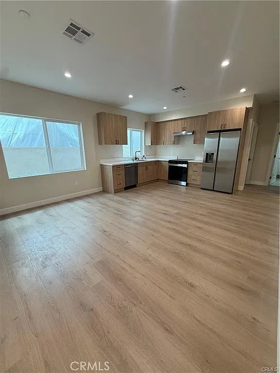 3 bed, 1300 sqft, $4,000 — Photo 2