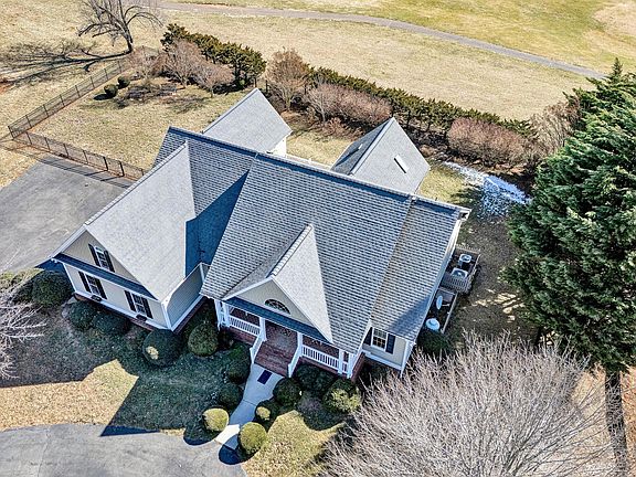 4th image of 112 Pointe O Woods Dr