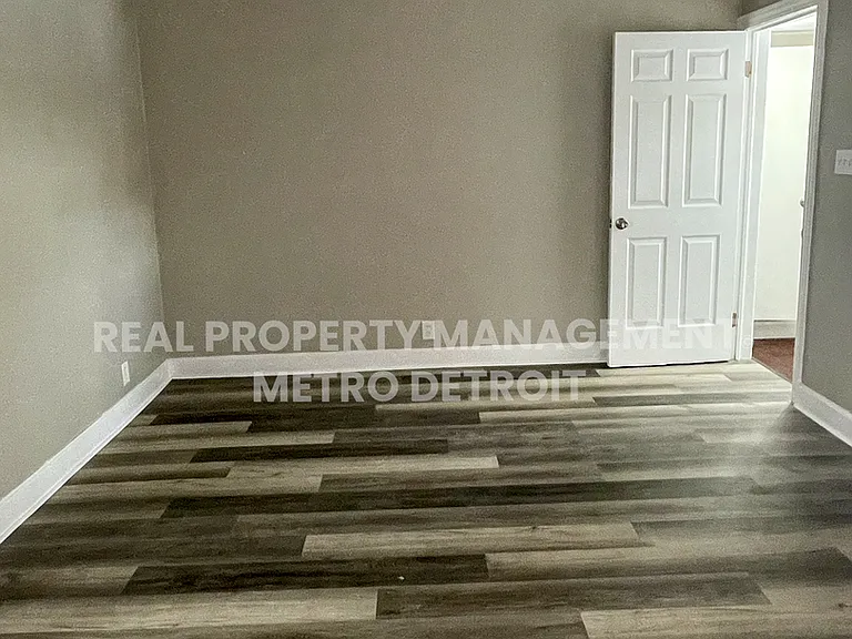 16210 Ferguson St — Photo 2