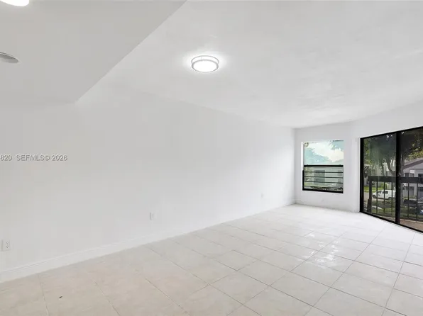 13255 SW 88th Ln APT 302, Miami, FL 33186