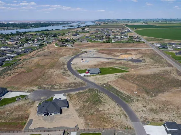 6820 Eagle Crest Dr, Pasco, WA 99301
