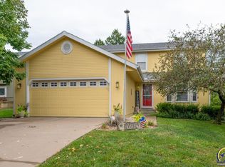 1717 SW Stone Crest Dr, Topeka, KS 66615