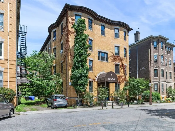 9 Park Vale APT 2, Brookline, MA 02446