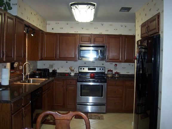 3rd image of 1551 NW 21st St