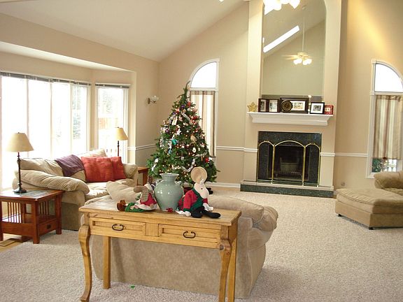 2-story family room