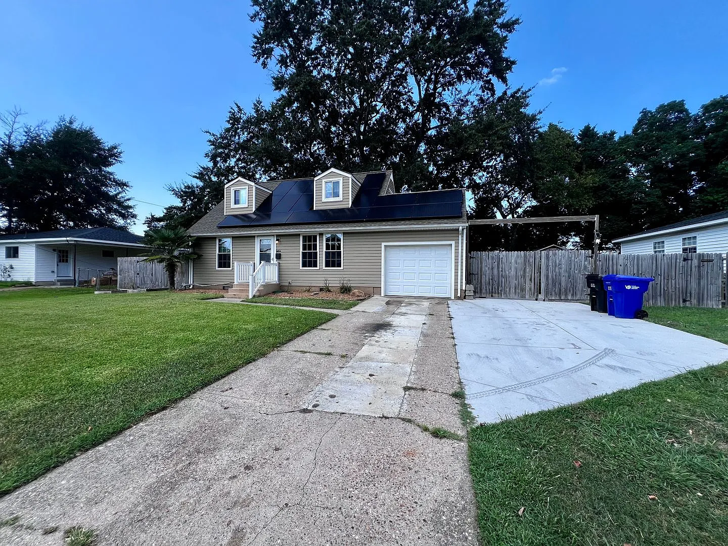 Gorgeous Updated 4-Bedroom Home in Prime Virginia Beach Location with Solar Panels — Photo 4