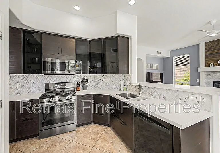 3563 N Tuscany — Photo 12