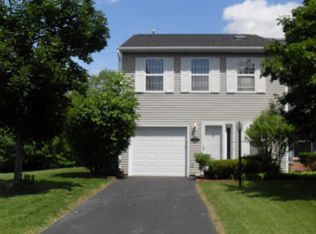 131 Bridgewood Ln, Watervliet, NY 12189