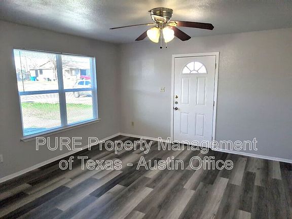 2nd image of 512 Lenora Dr #A