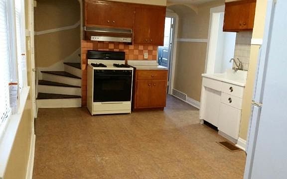2nd image of 2831 N Campbell Ave