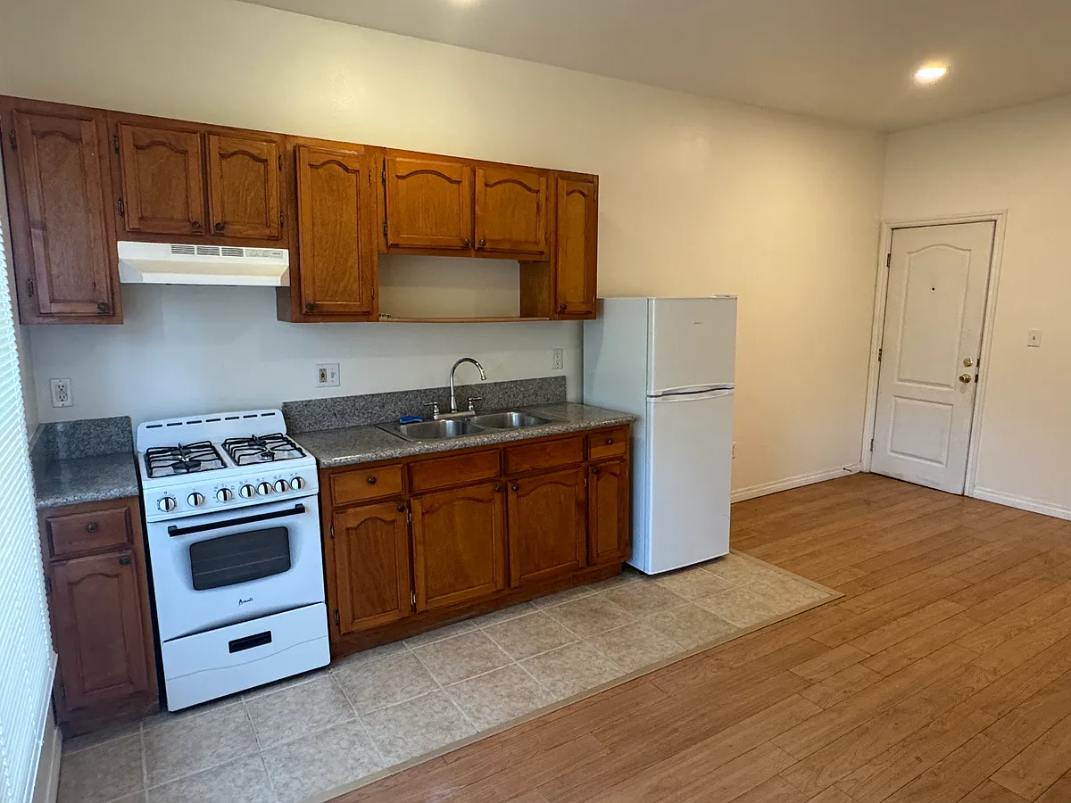 Building Photo - 212 W Palmer Ave #3