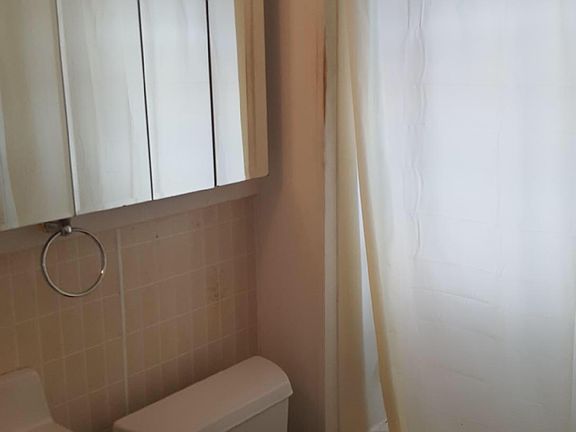 3rd image of 33 Saratoga Ave