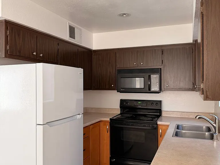 80 Mina Ave — Photo 11