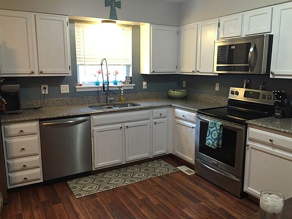 Eat-In Kitchen