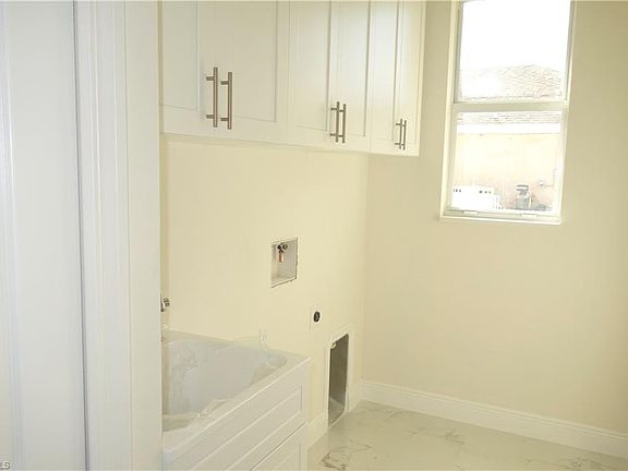 3rd image of 1019 NE 6th Pl