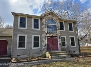 1528 Belgravia Dr, Tobyhanna, PA 18466
