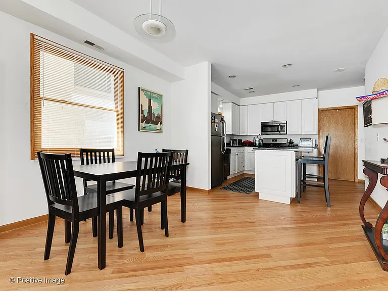 2340 N Greenview Ave #2 — Photo 7
