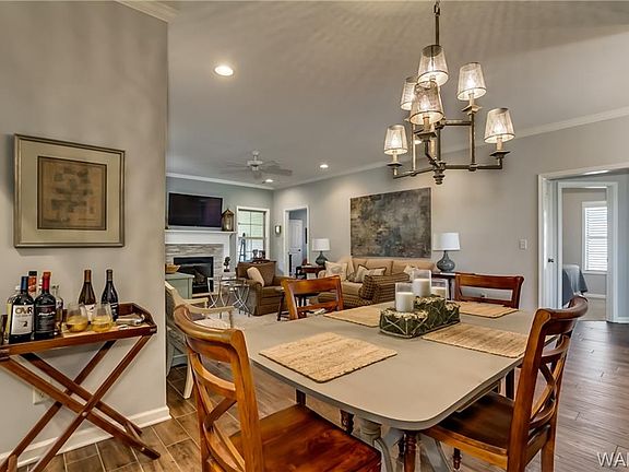 4th image of 583 Camille Ln
