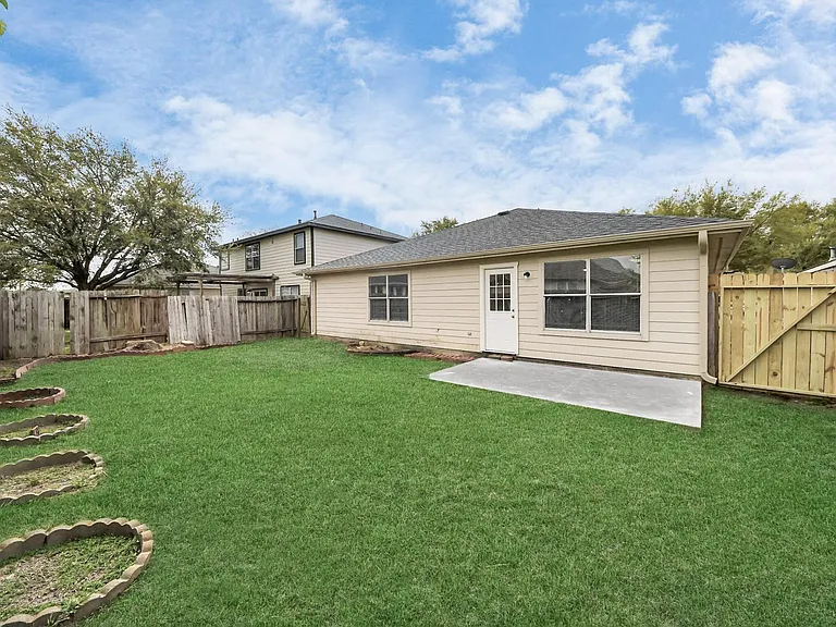 19618 Beachy Ct — Photo 32