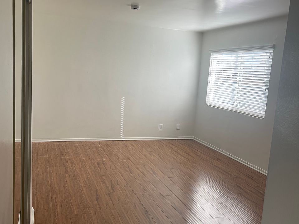 Bright Studio with Mirrored Closet Doors