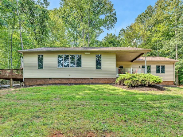 109 Creeden Dr, Moneta, VA 24121