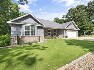 11 Melbourn Dr, Bella Vista, AR 72714