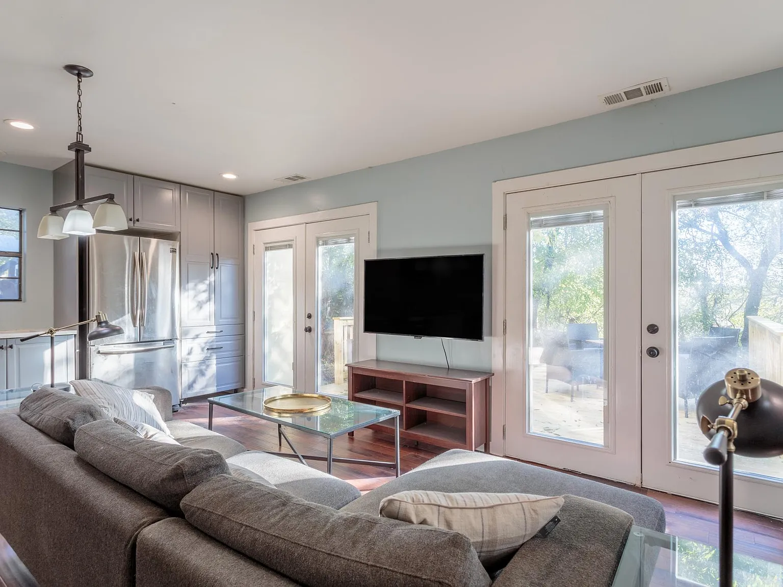 1307 Perez St — Photo 4