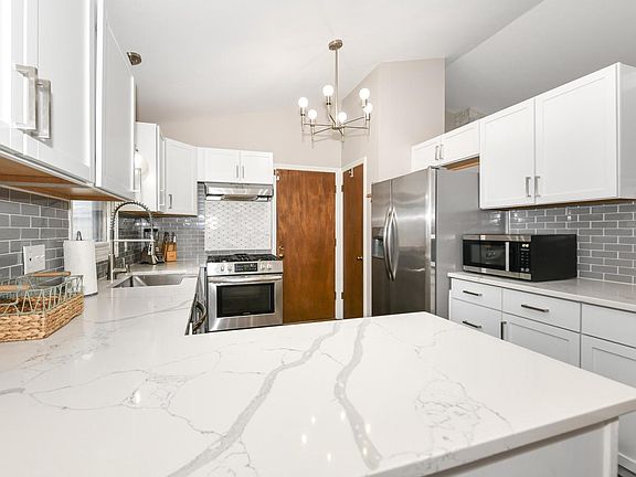 3rd image of 8969 W Hustis STREET