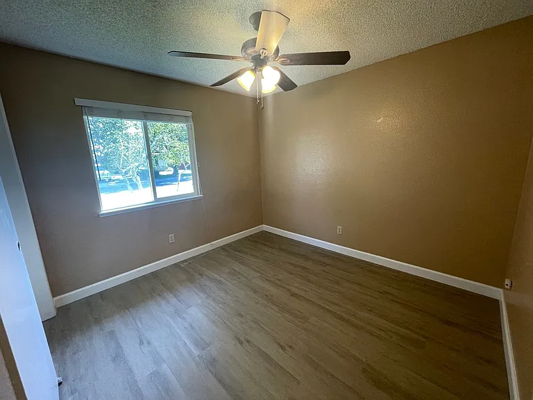 3233 Nightingale Dr — Photo 25