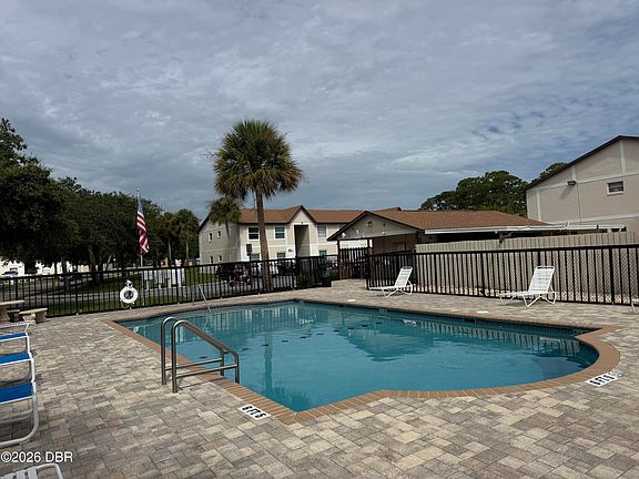 4th image of 417 Banana Cay Dr APT F