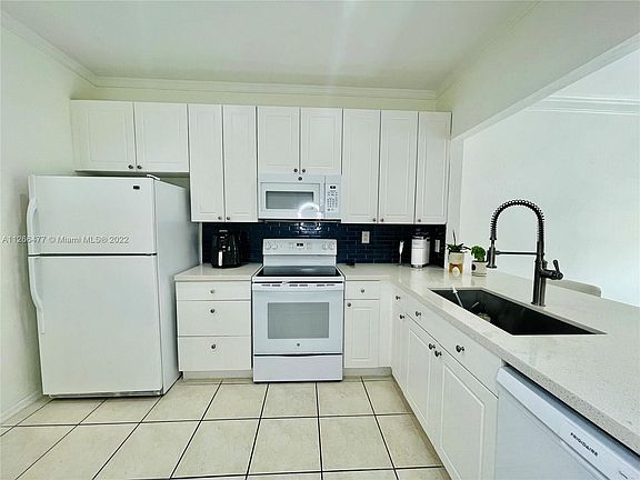 3rd image of 3503 Merrick Ln #1305