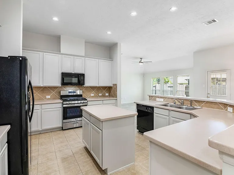 26127 Bent Meadow Ct — Photo 3