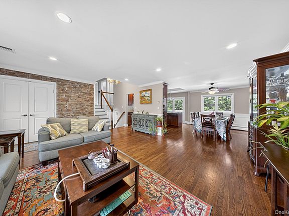 3rd image of 6 Holly Lane