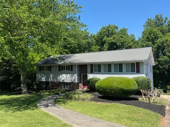 1919 W Brookhaven Cir, Dalton, GA 30720