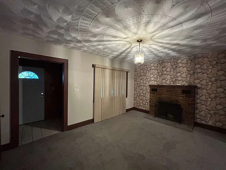 377 Talbot Ave — Photo 4