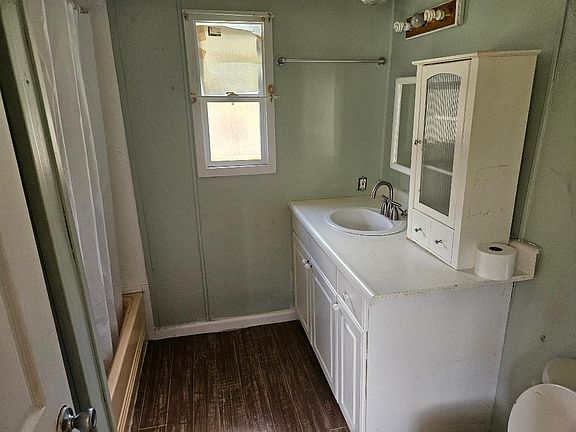 4th image of 854 Higgins Road