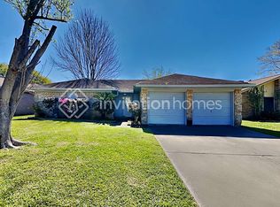 410 Buoy Rd, Webster, TX 77598