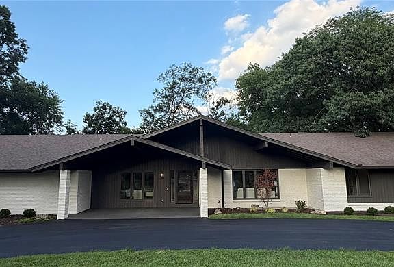 2nd image of 15 Meadowbrook Country Club Est
