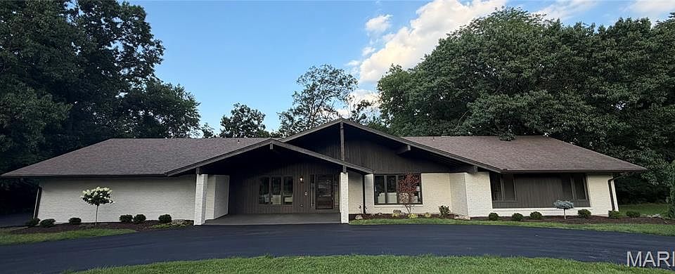 1st image of 15 Meadowbrook Country Club Est