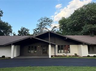 15 Meadowbrook Country Club Est, Ballwin, MO 63011