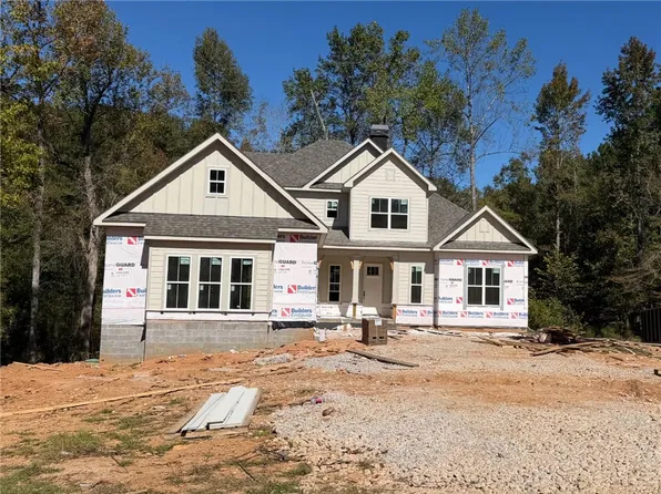 720 Ski Spray Point, Opelika, AL 36804