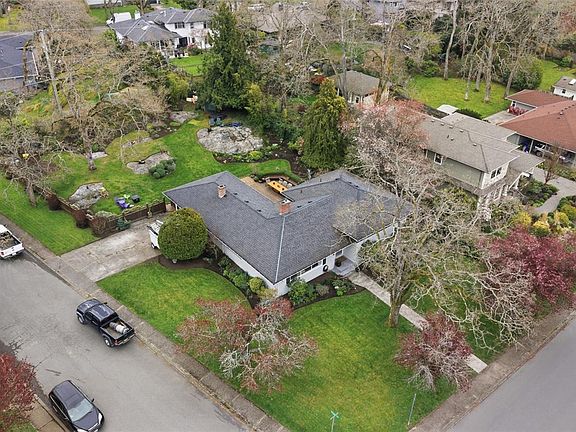2nd image of 3223 Henderson Rd