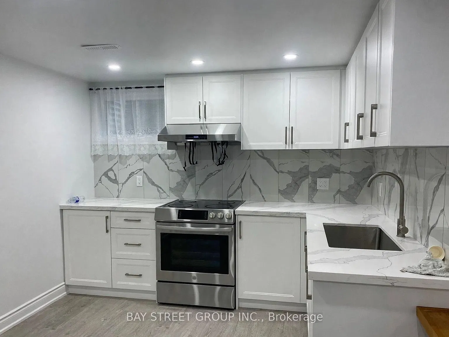 3 bed, $2,100 — Photo 2
