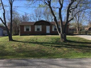 518 Yvonne Dr, Clarksville, TN 37042