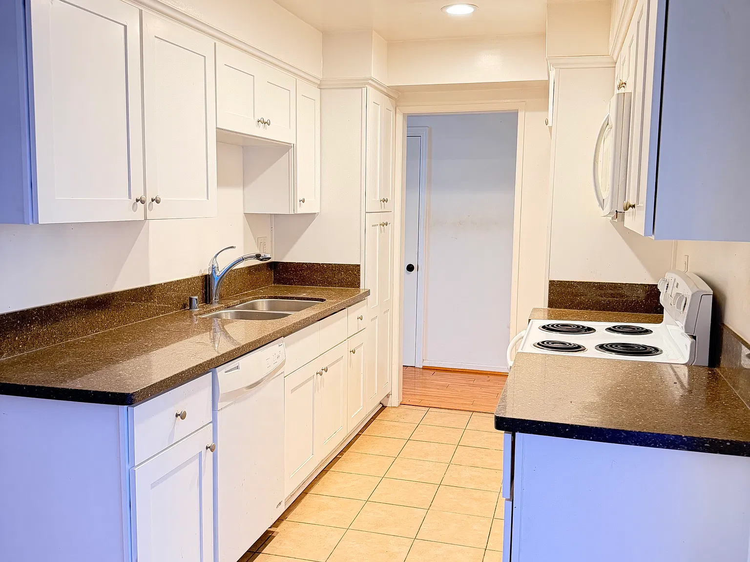 2 bed, 1200 sqft, $3,390 — Photo 3