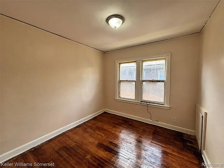17606 Roselawn St — Photo 10
