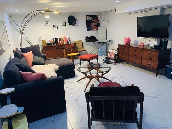 5th image of 424 Jefferson Ave #1