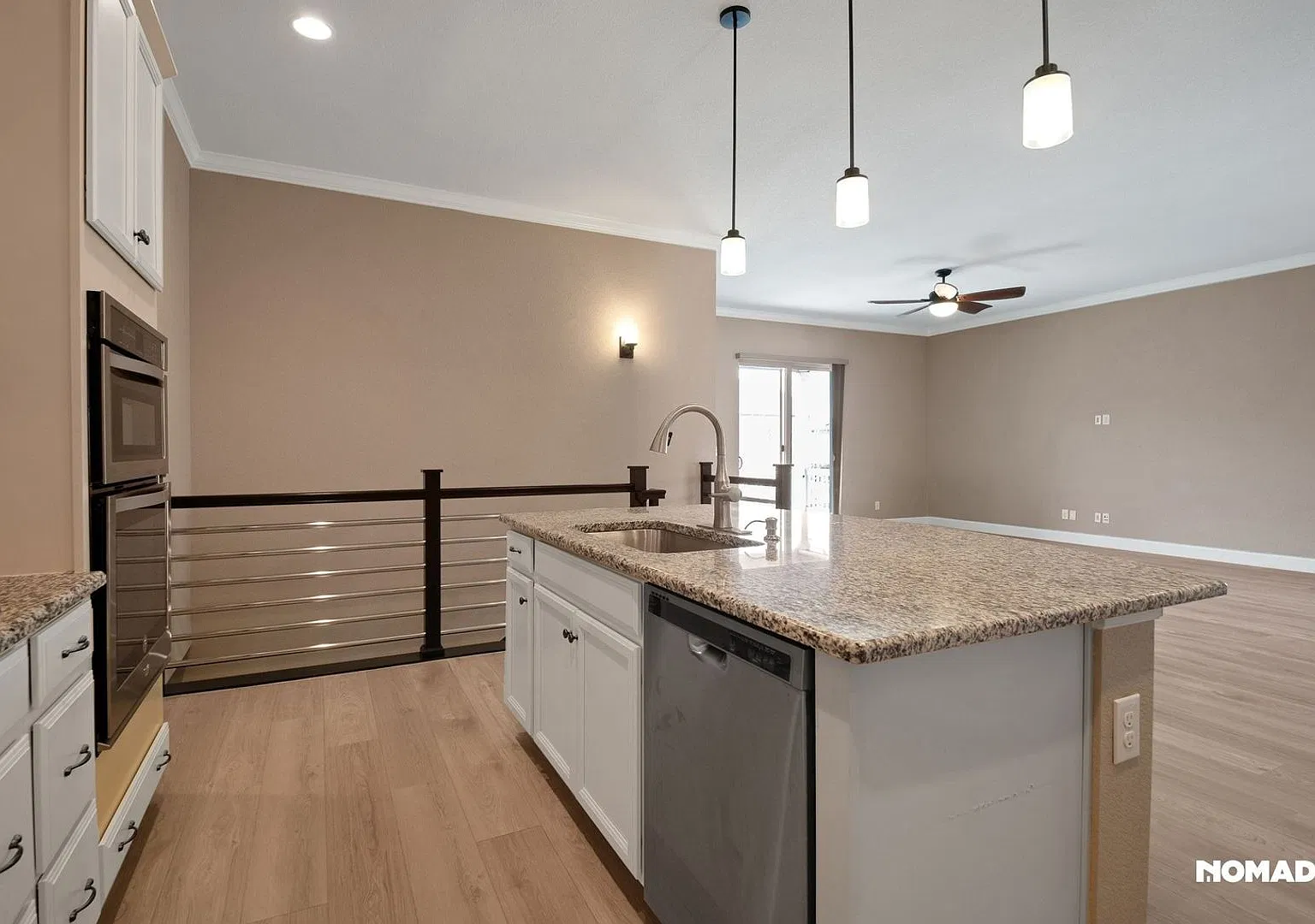 Spacious 5-Bedroom Home in Aurora Prime Location & Top Schools — Photo 4