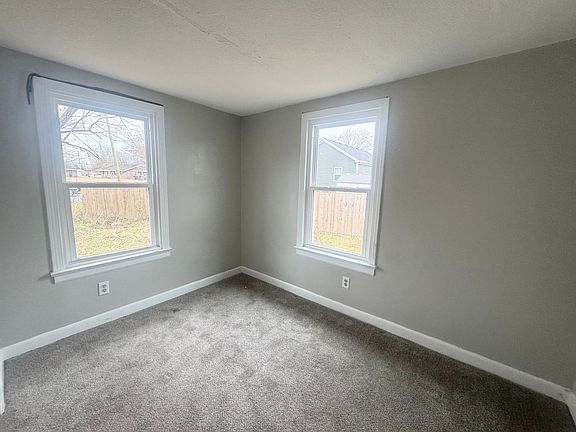 3rd image of 307 W Cypress St