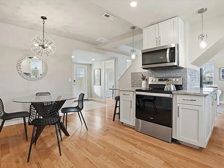 4004 Main St — Photo 11